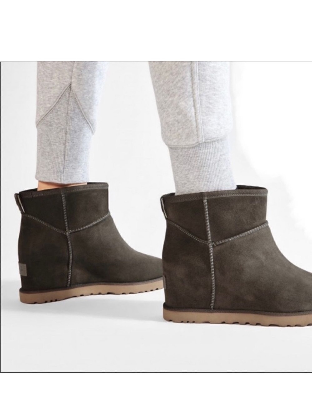 UGG | Classic Femme Mini Slate
Wedge Boot New size 7.5